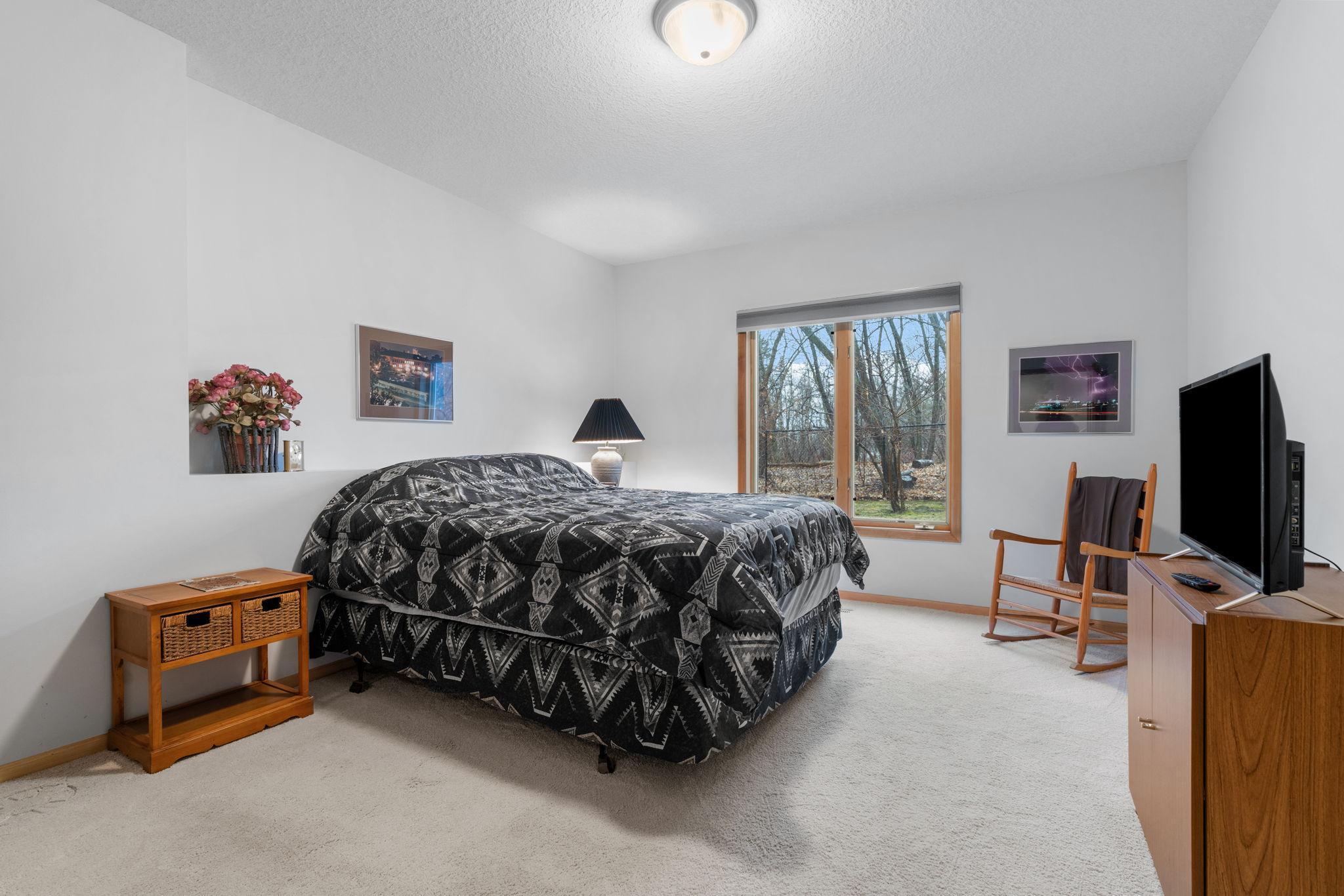 71-web-or-mls-12525 42nd Ave N-71.jpg