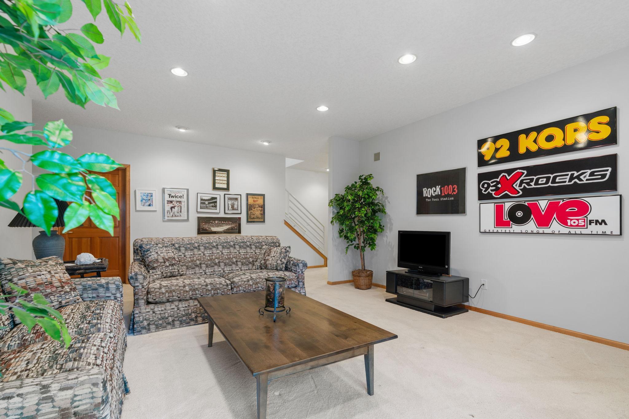 66-web-or-mls-12525 42nd Ave N-66.jpg