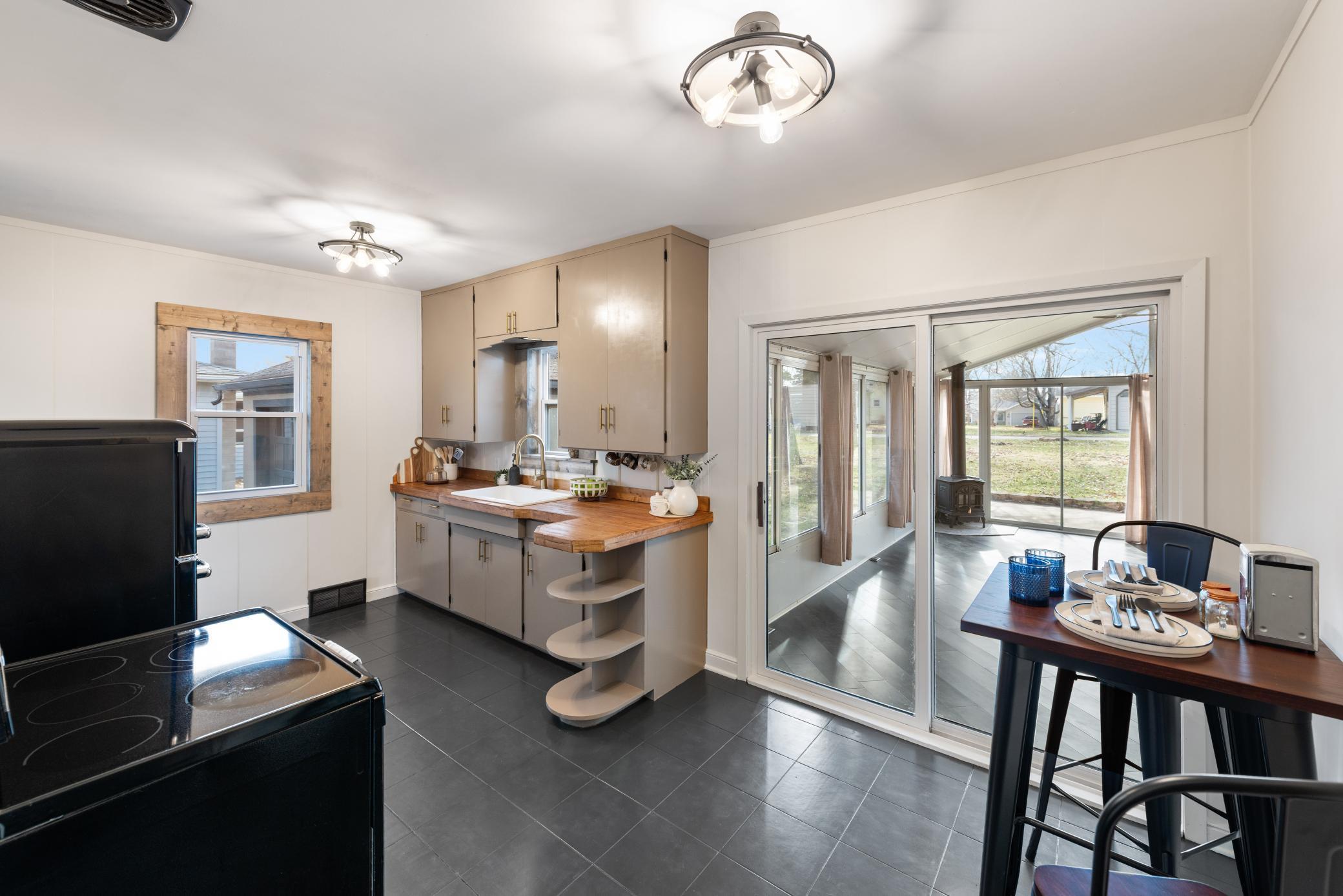 Efficient eat-in Kitchen.jpg