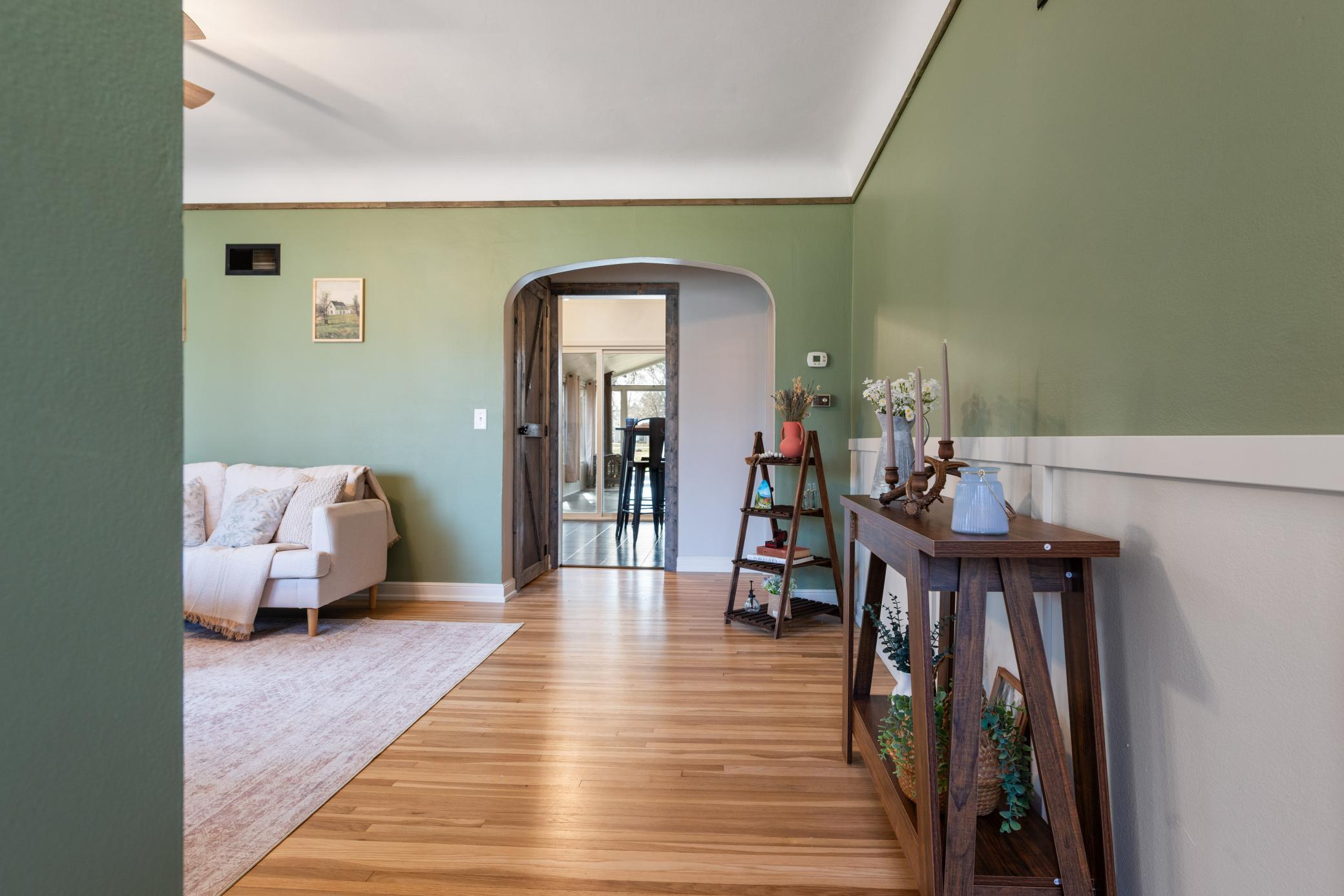 Original curved crown molding.jpg