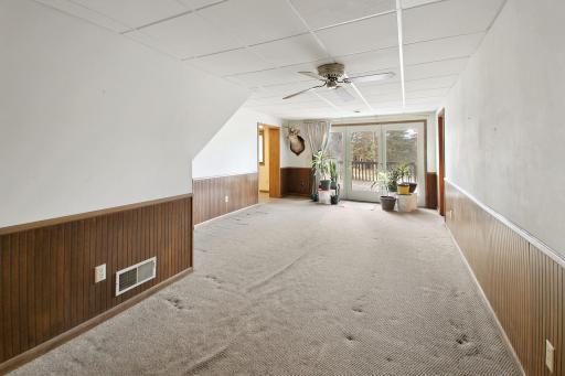 Walk-out lower level family rm.