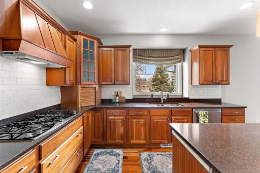 2454 Sandstone Place, Saint Paul, MN 55129