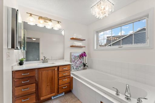 2454 Sandstone Place, Saint Paul, MN 55129