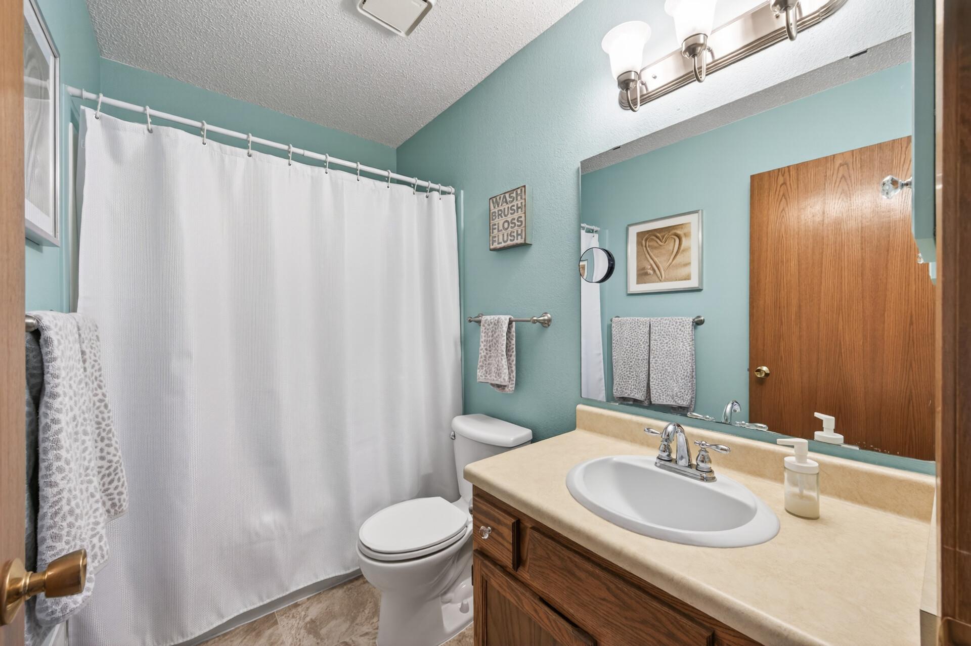 Upper Level full Bath