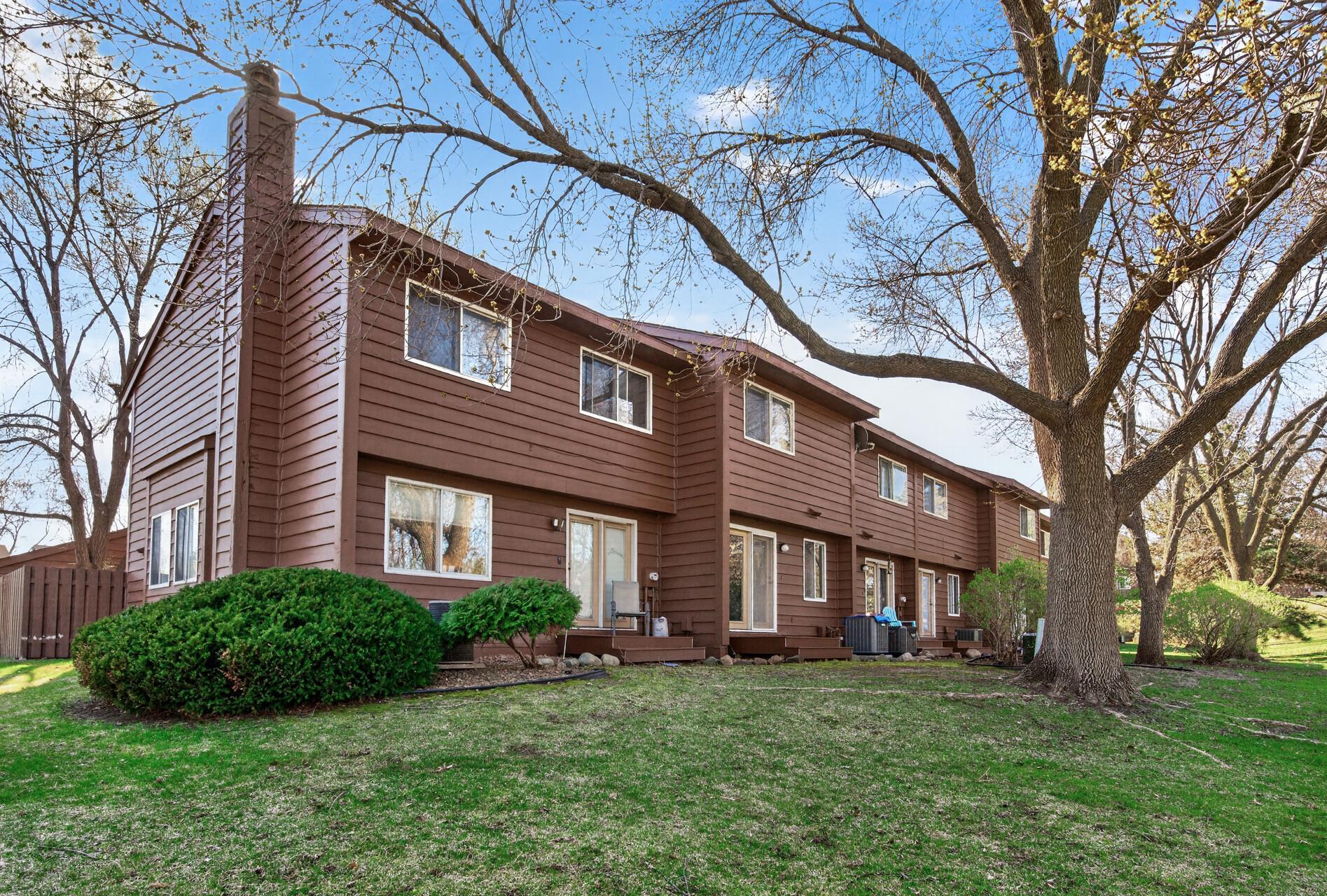 Charming 2 bed / 2 Bath with full finished basement