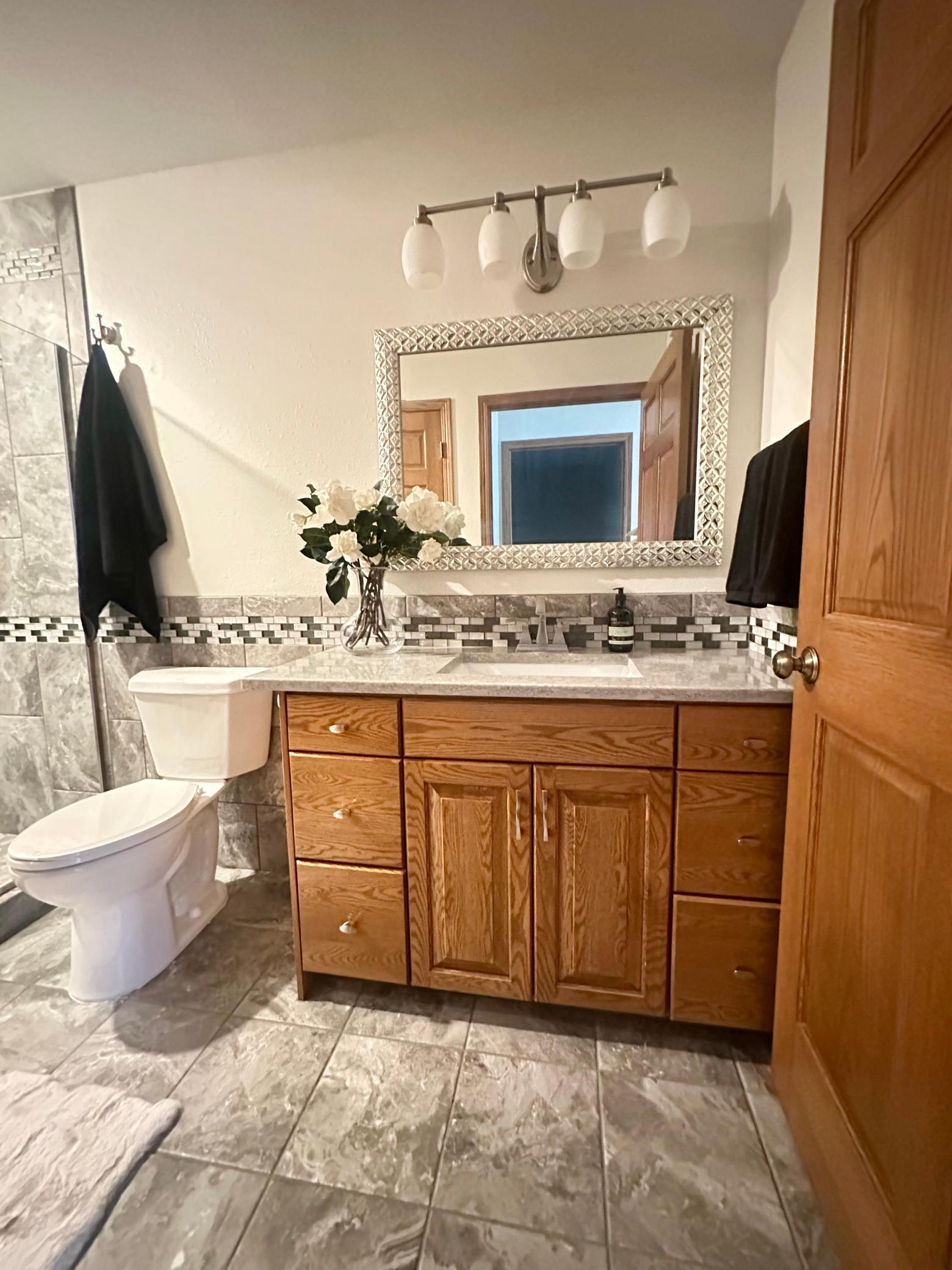 Beautiful Quartz Countertop w/Undermount Sink