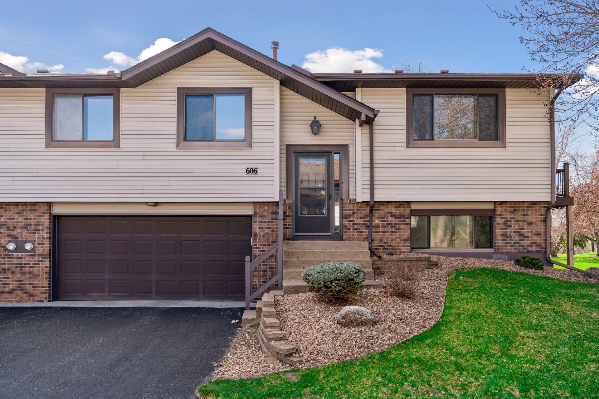 Welcome to this conveniently located townhome in the highly desirable Shoreview area!