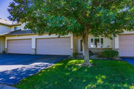 1122 Crystal Place W, Chaska, MN 55318