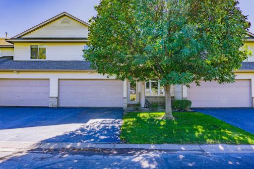 1122 Crystal Place W, Chaska, MN 55318