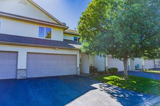 1122 Crystal Place W, Chaska, MN 55318