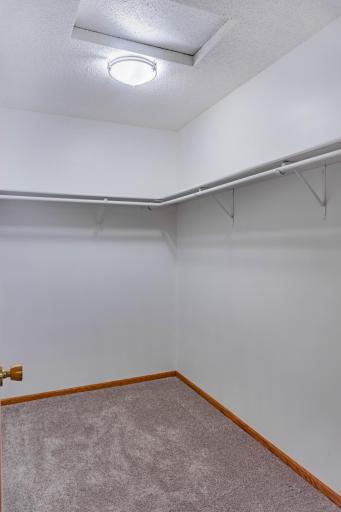 1122 Crystal Place W, Chaska, MN 55318