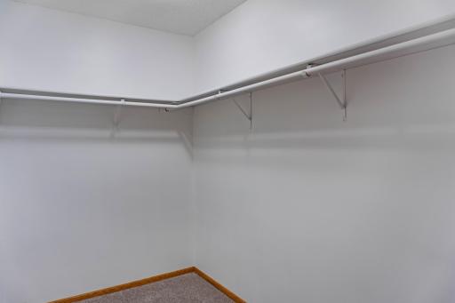 1122 Crystal Place W, Chaska, MN 55318