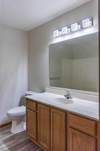 1122 Crystal Place W, Chaska, MN 55318
