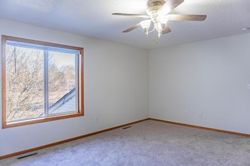 1122 Crystal Place W, Chaska, MN 55318