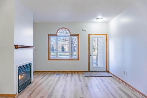 1122 Crystal Place W, Chaska, MN 55318