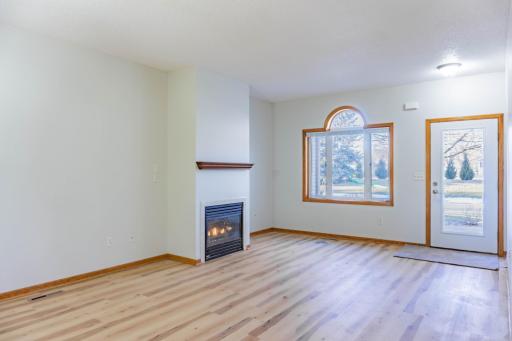 1122 Crystal Place W, Chaska, MN 55318