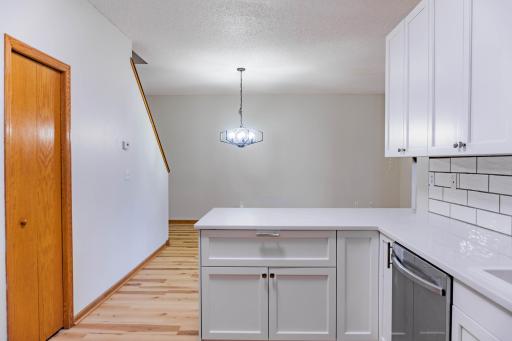 1122 Crystal Place W, Chaska, MN 55318