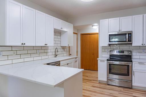 1122 Crystal Place W, Chaska, MN 55318