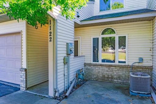 1122 Crystal Place W, Chaska, MN 55318
