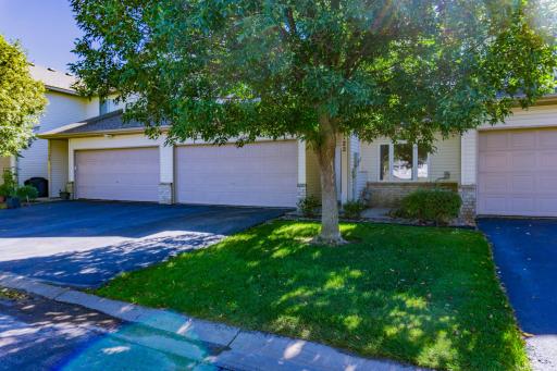 1122 Crystal Place W, Chaska, MN 55318