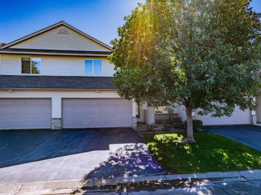 1122 Crystal Place W, Chaska, MN 55318