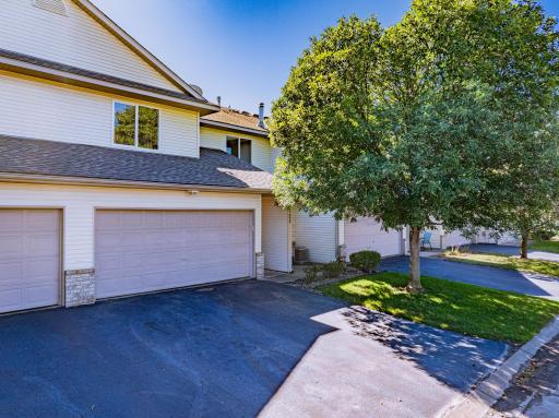1122 Crystal Place W, Chaska, MN 55318