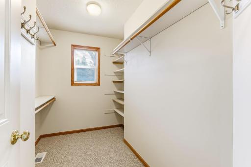 2068 Shryer Court E, North Saint Paul, MN 55109