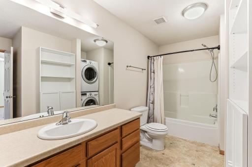 2068 Shryer Court E, North Saint Paul, MN 55109