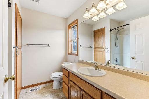 2068 Shryer Court E, North Saint Paul, MN 55109