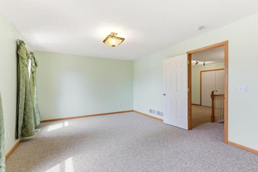 2068 Shryer Court E, North Saint Paul, MN 55109