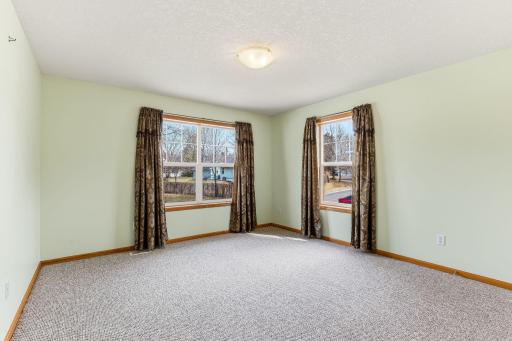 2068 Shryer Court E, North Saint Paul, MN 55109