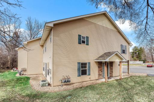 2068 Shryer Court E, North Saint Paul, MN 55109