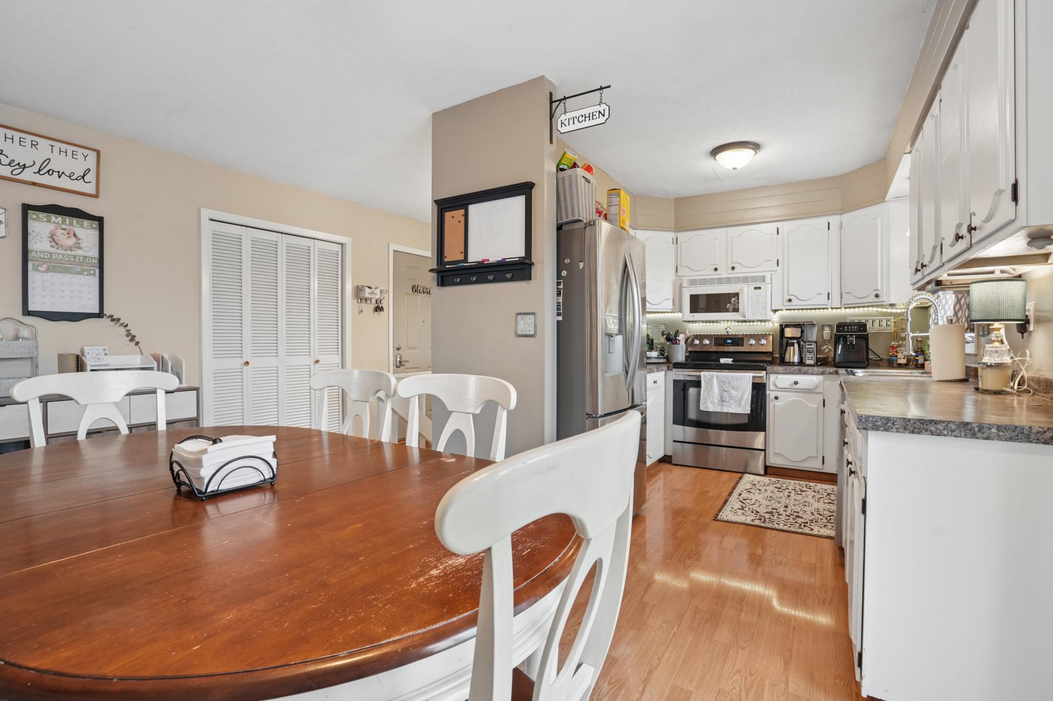 Kitchen 2.jpg