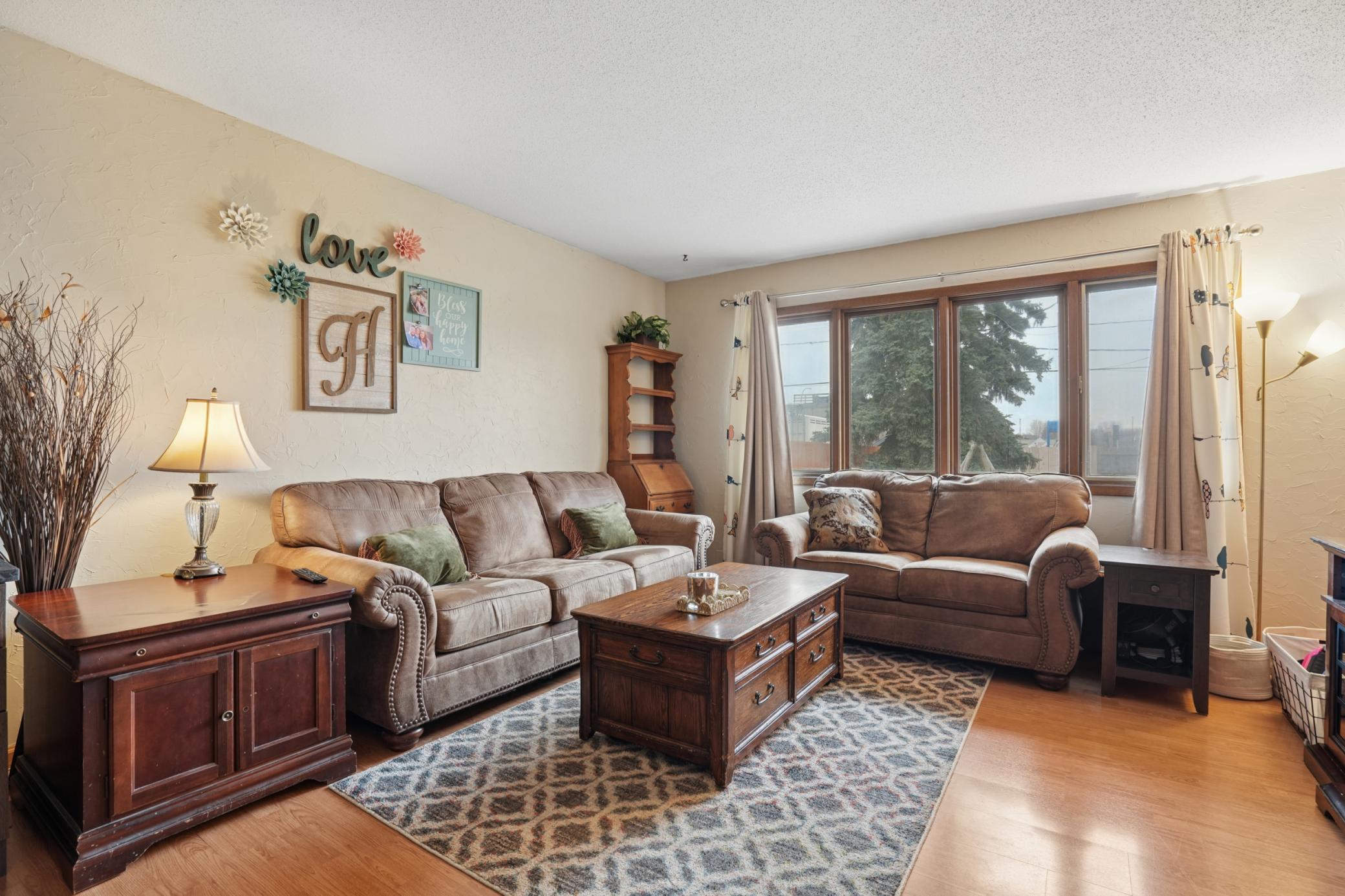 Living Room 1.jpg