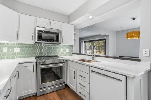 6115 Lincoln Drive, 152, Minneapolis, MN 55436