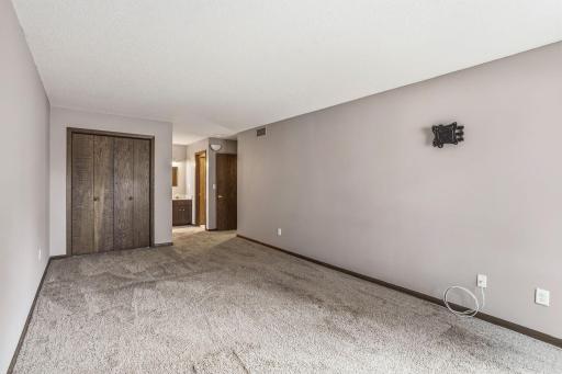 6115 Lincoln Drive, 152, Minneapolis, MN 55436