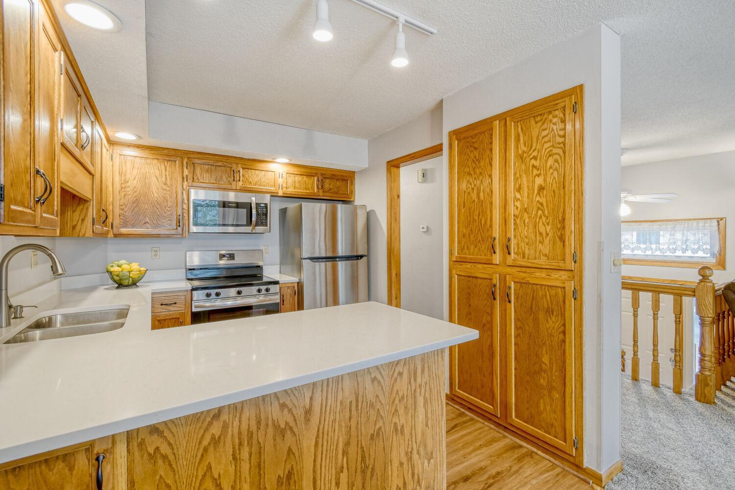 2333 Amberwood Drive - Web Quality - 008 - 08 Kitchen.jpg