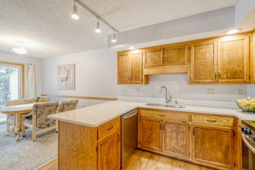 2333 Amberwood Drive, Woodbury, MN 55125