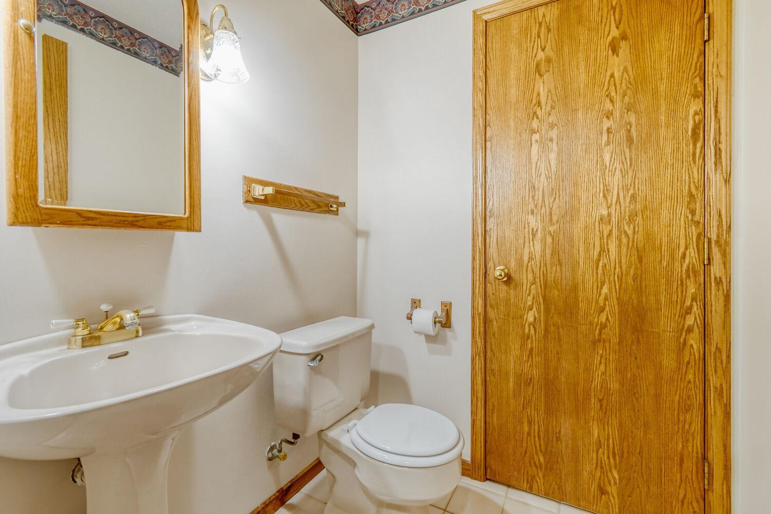 2333 Amberwood Drive - Web Quality - 014 - 14 Bathroom.jpg