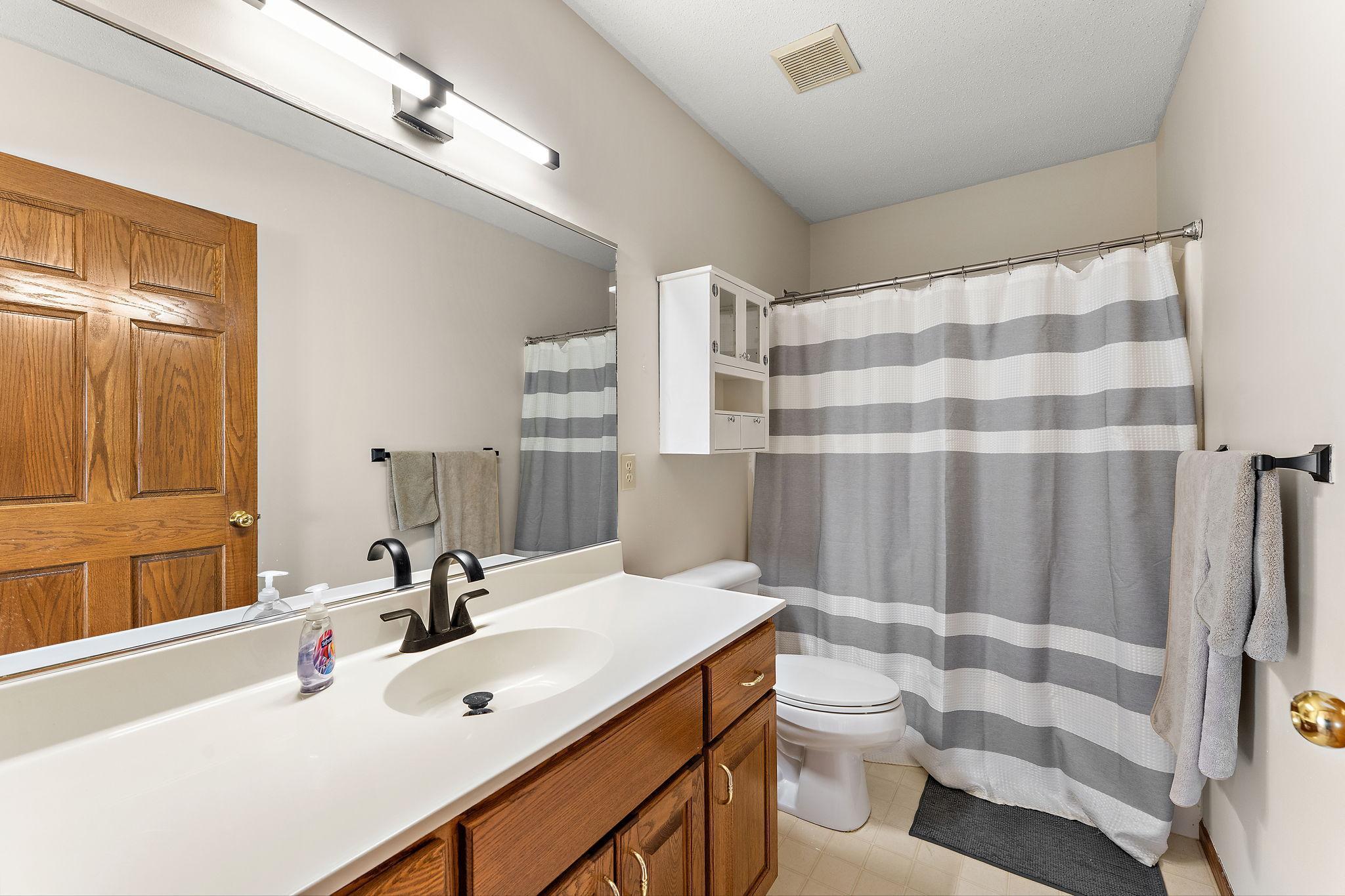 Upper level full bath