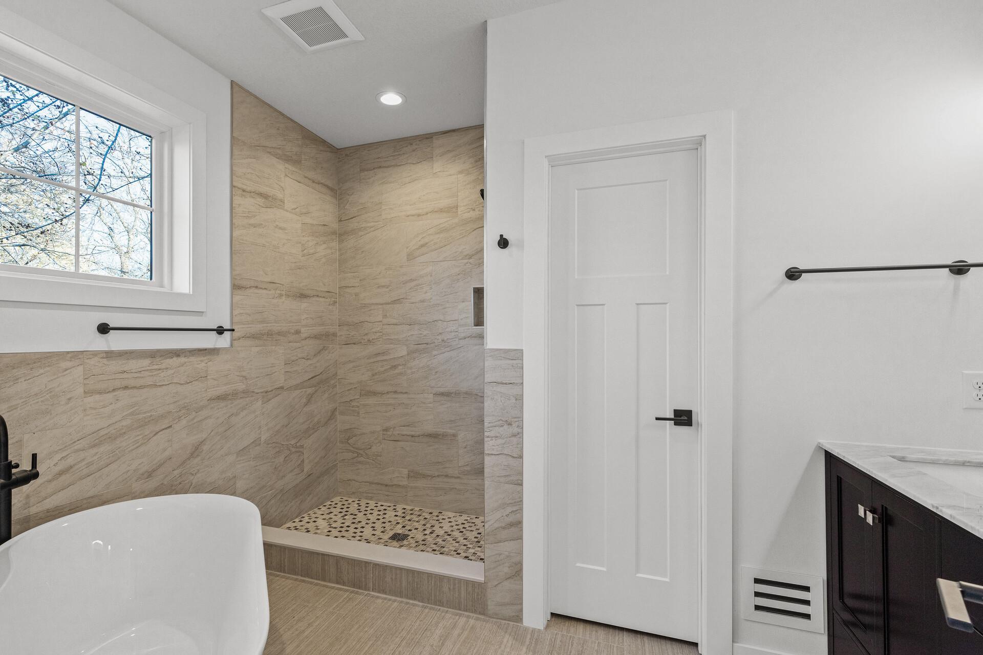 29_2308_Shadywood_Road28_mls.jpg