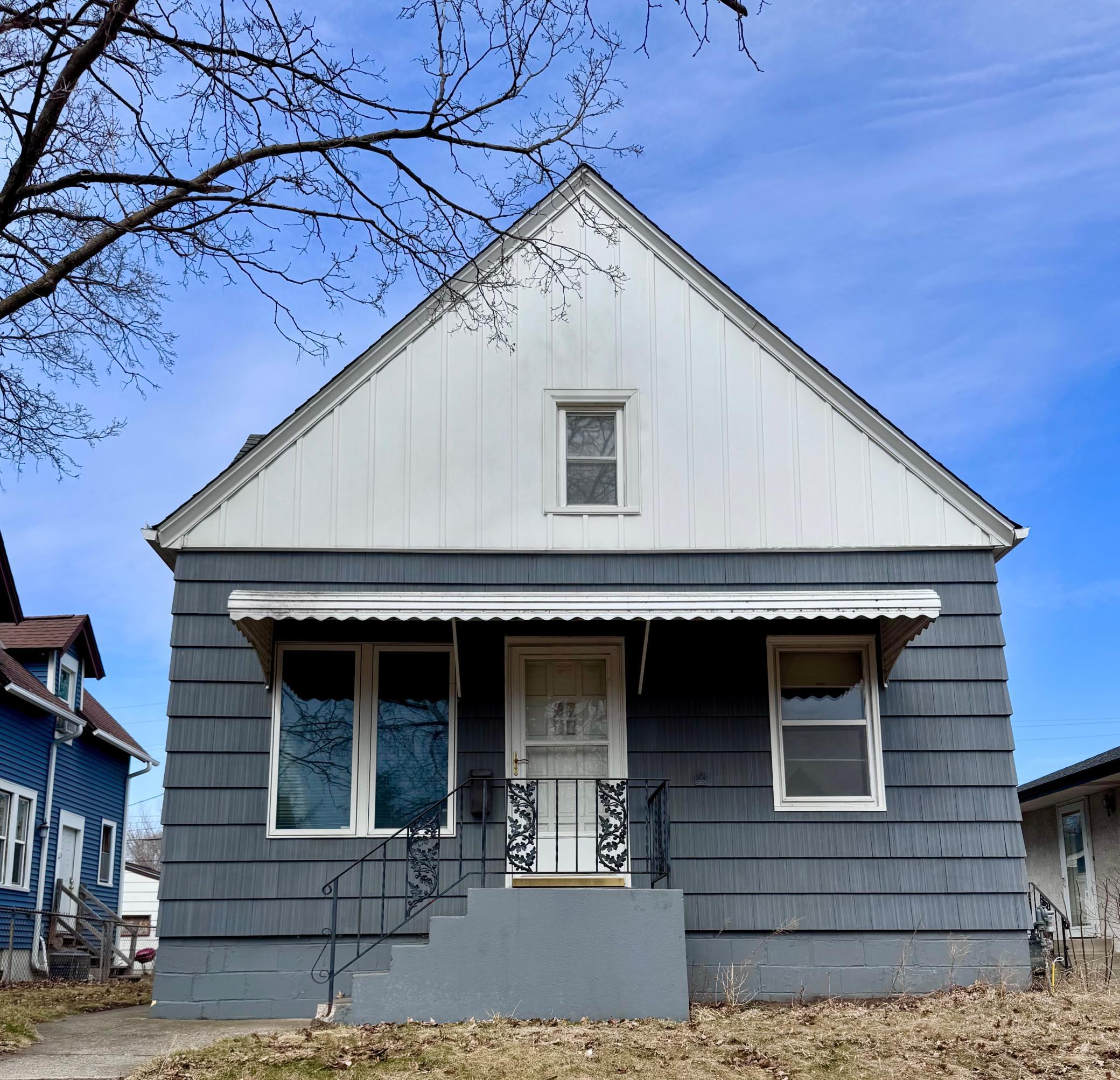 So many possibilities in great location...