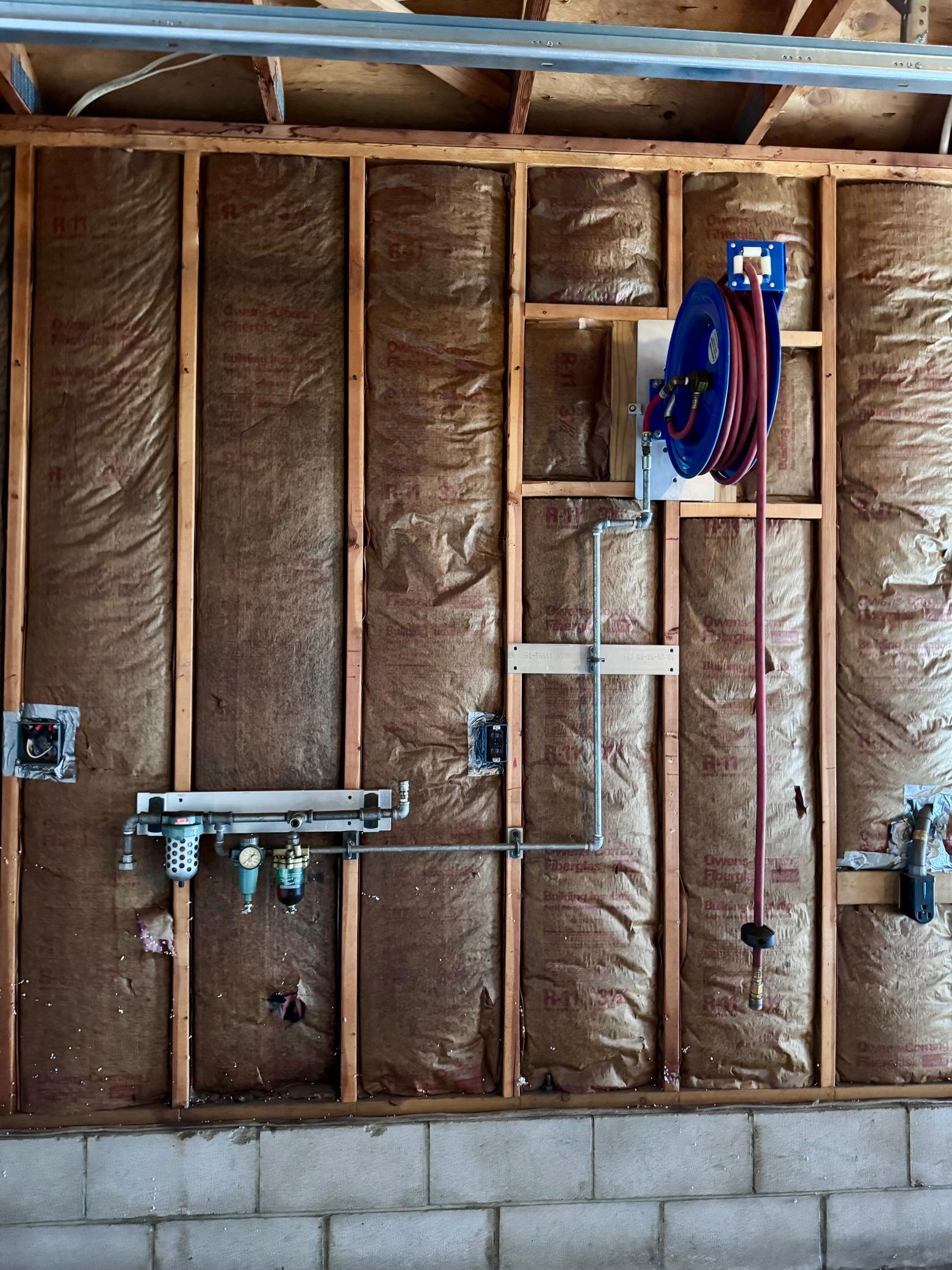 Garage - Lots of electrical, etc. for mechanical/car enthusiasts...