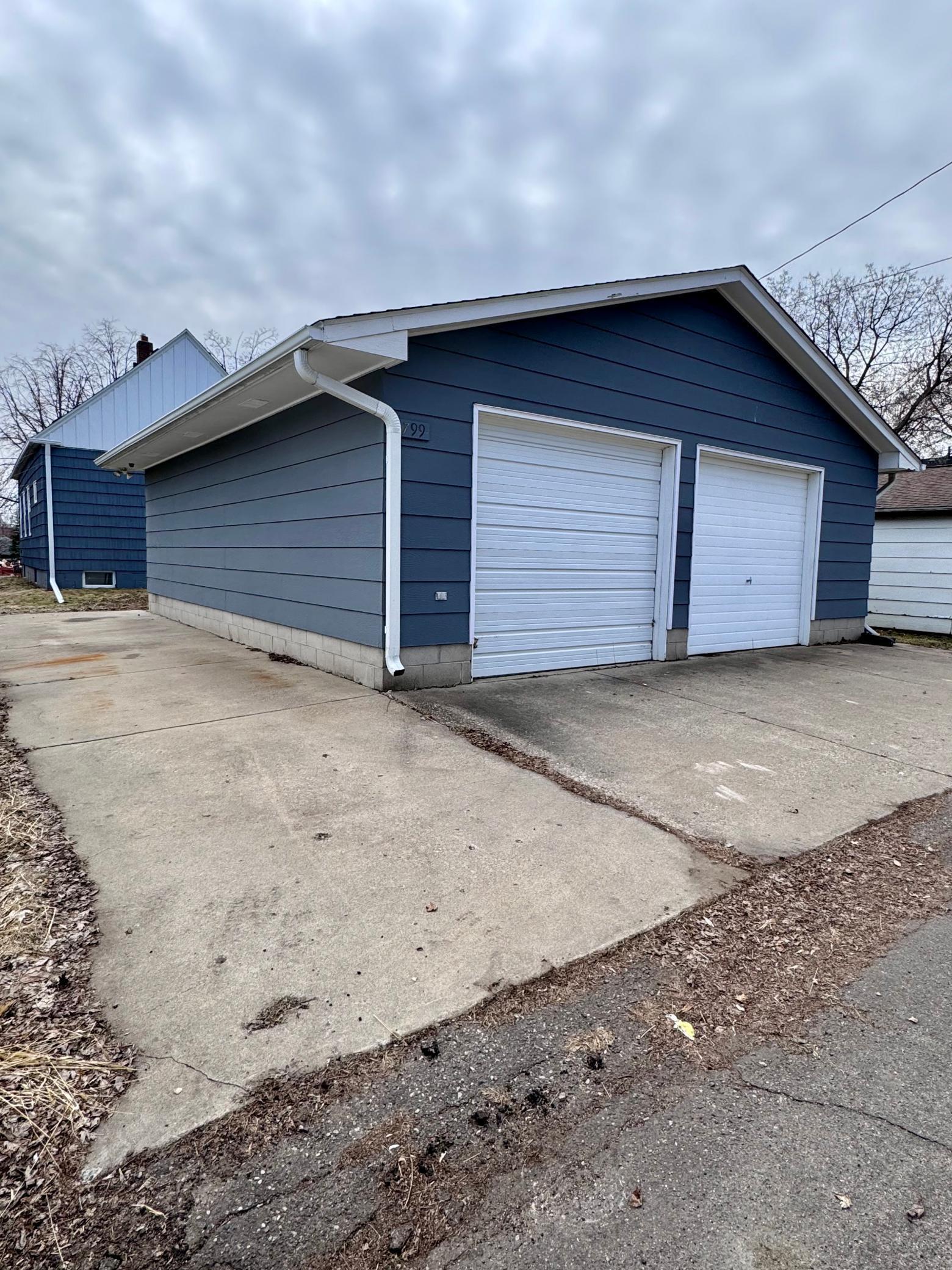 4 car insulated/heated garage!!!