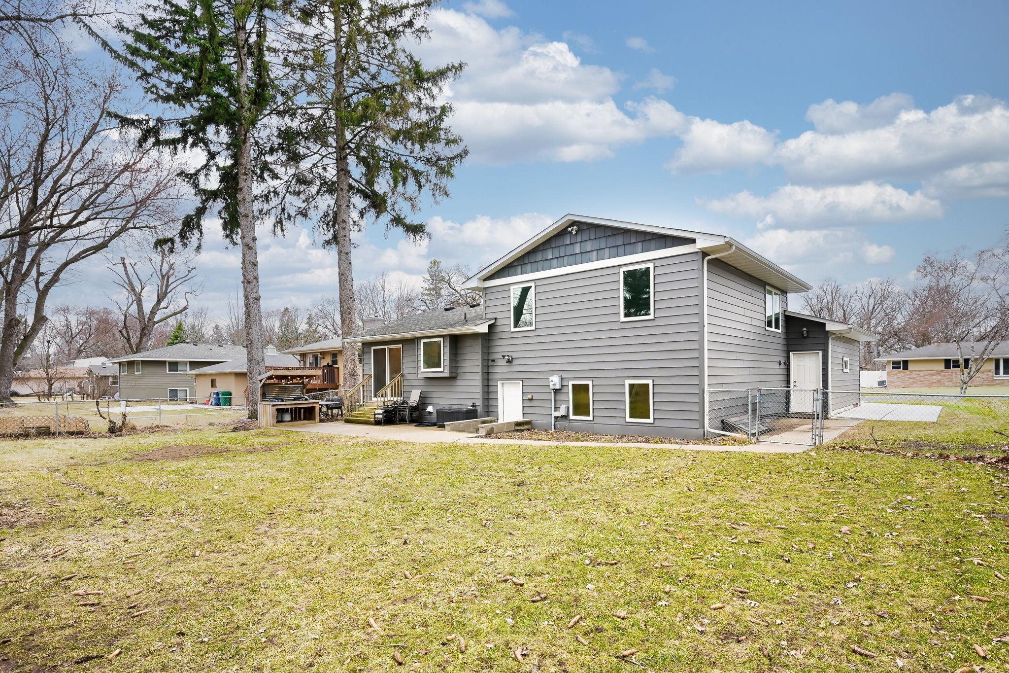 43-web-or-mls-321 3rd Ave SE-32.jpeg