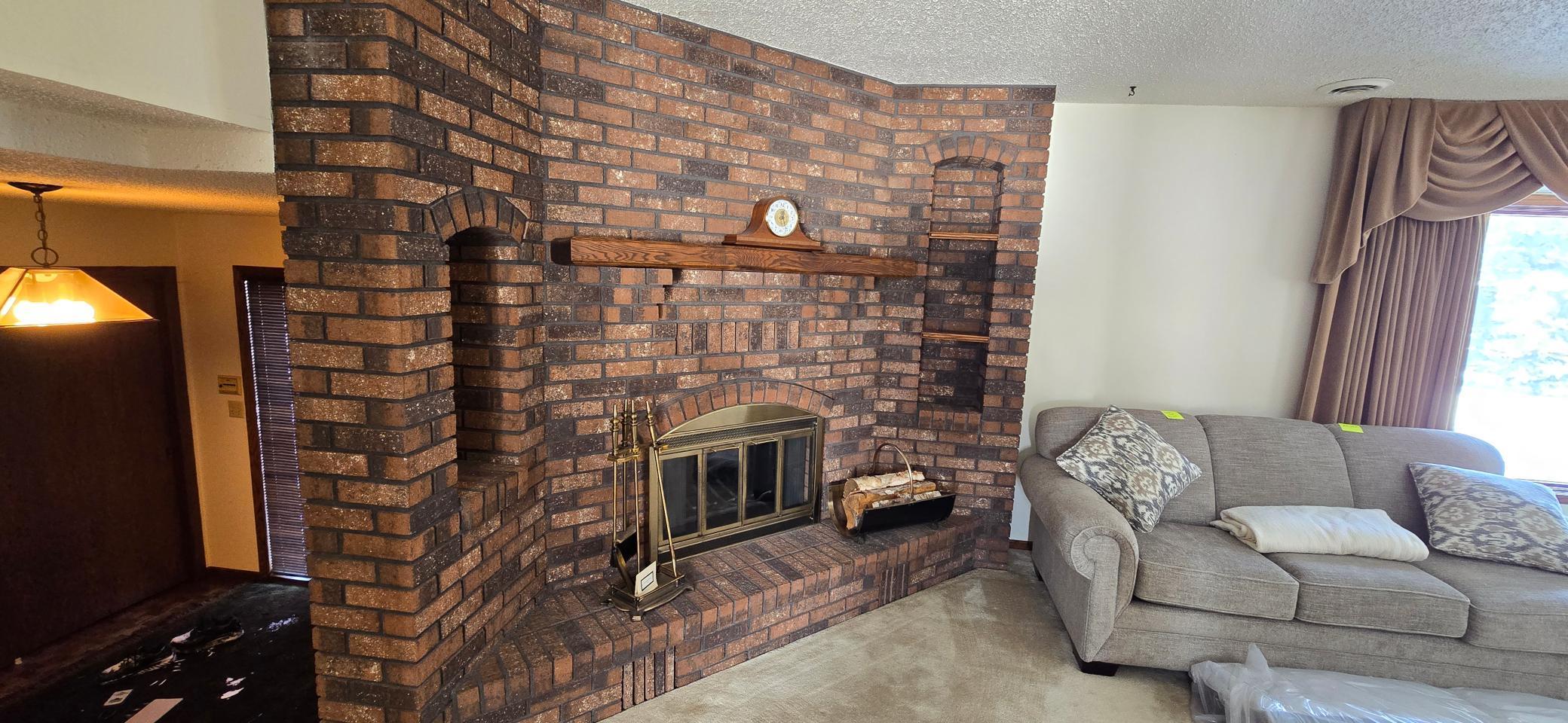 Newer Hm. Living rm.Wood Fireplace