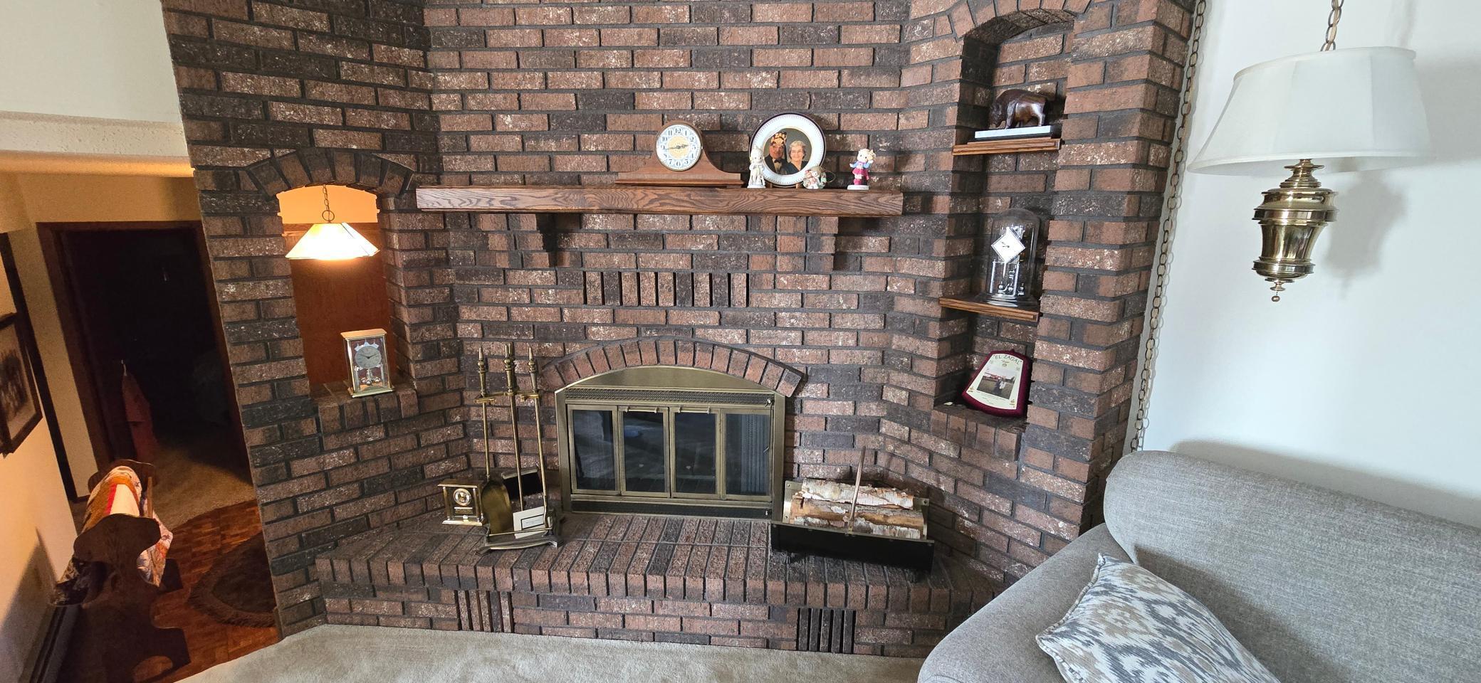 Newer.hm Liv.Room.Wood.Fireplace.jpg