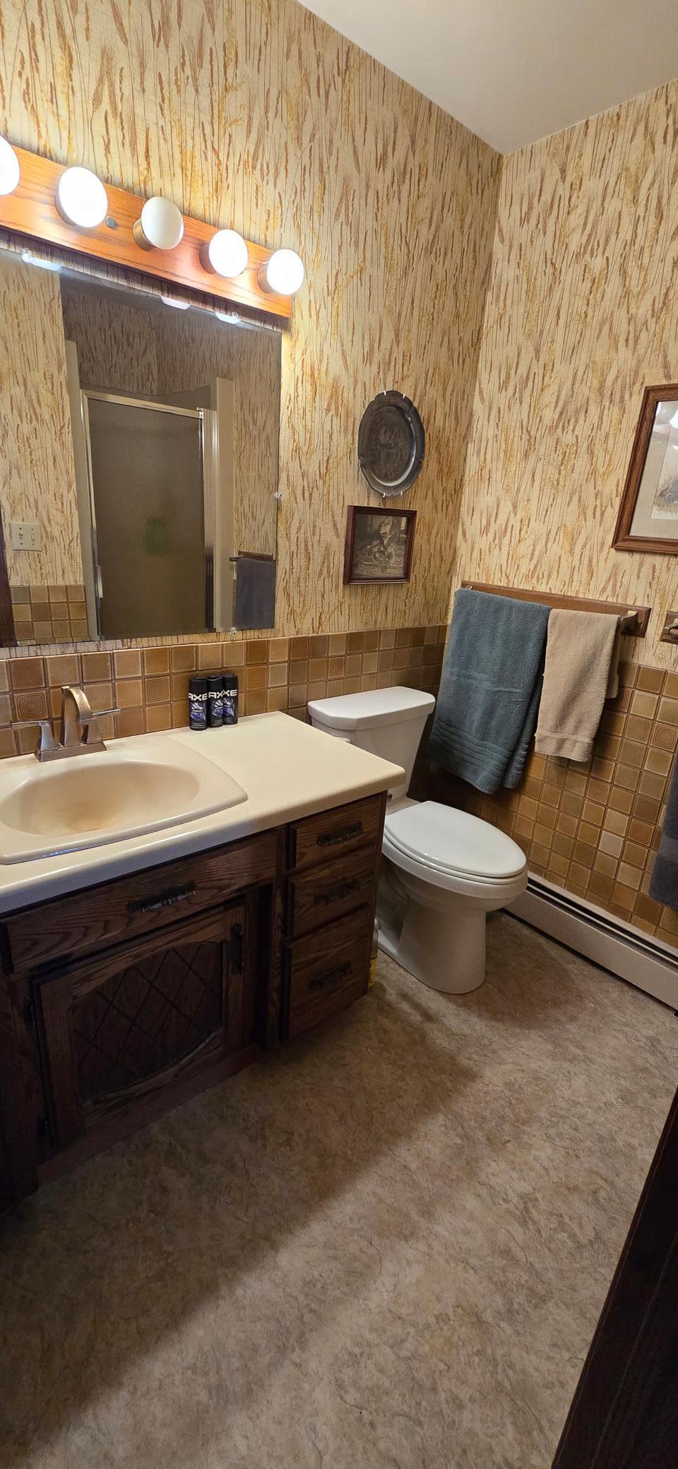 Newer home Bath Main flr