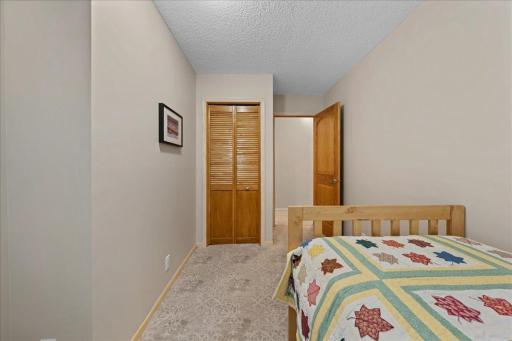 302 Pleasant Knolls, Center City, MN 55012