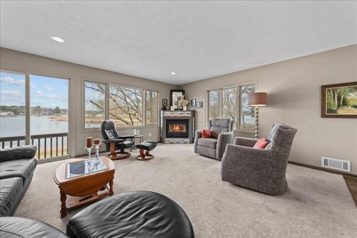302 Pleasant Knolls, Center City, MN 55012
